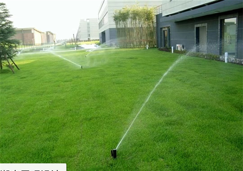 草皮喷灌