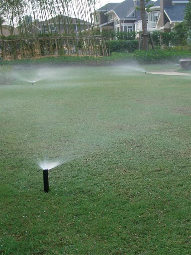 草皮喷灌